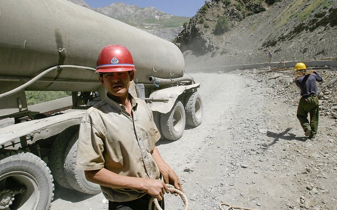 Китайские инвесторы уходят из Кыргызстана в Таджикистан