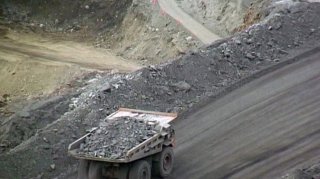 Инвестор VS народ: В Кыргызстане проверяют законность старых сделок по рудникам