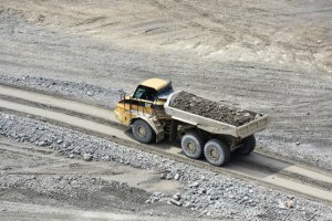 Отсутствие инфраструктуры осложняет процесс золотодобычи.