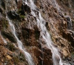 Водопад в карьере Старая Линза